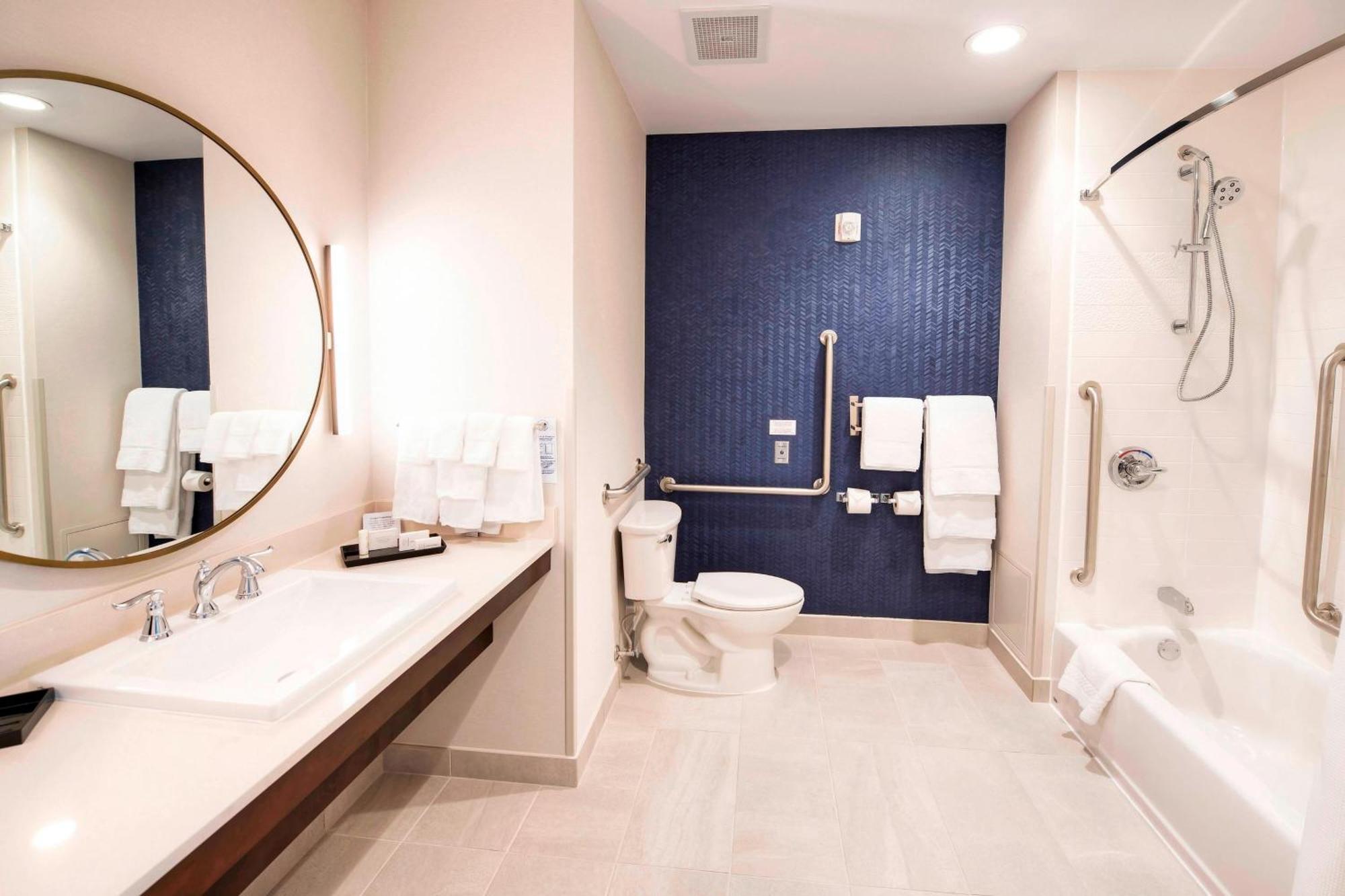Fairfield Inn & Suites By Marriott Ottawa Airport Exterior photo